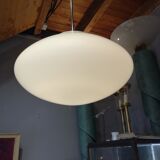 Lampe à suspension en verre opalin 1960