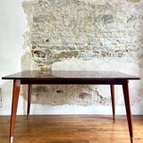 Extendable dining table compass feet