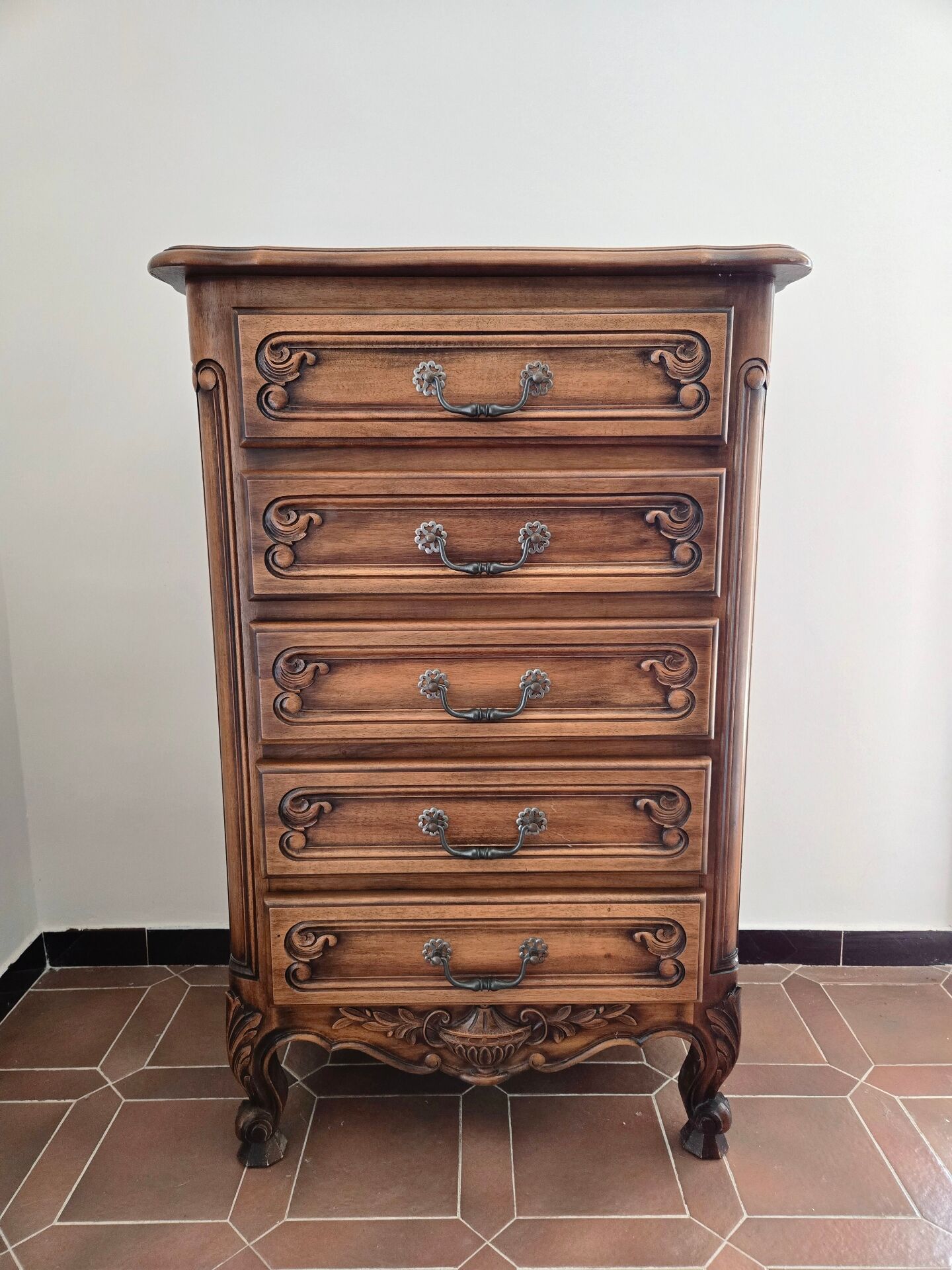 Antique chest of drawers with 5 solid wood drawers (Louis XV style)