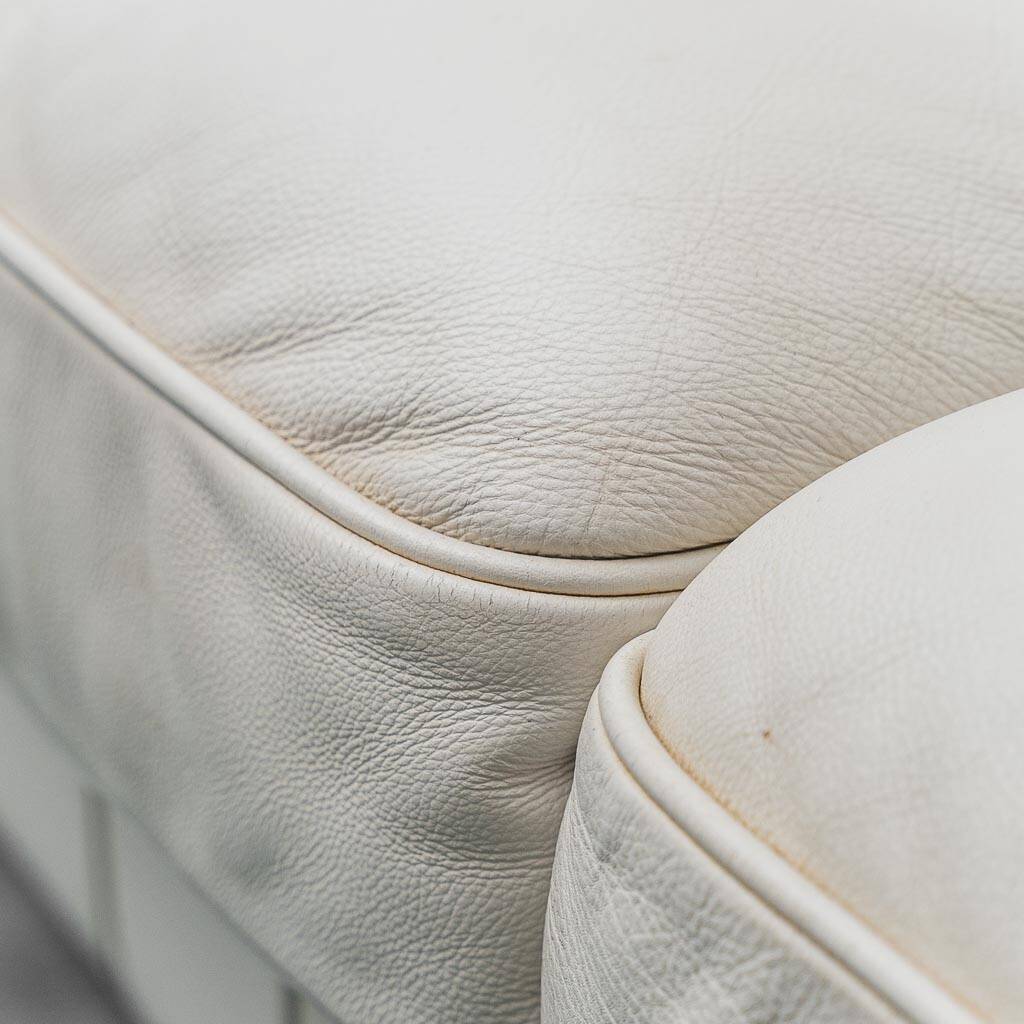 3-seater vintage Chesterfield sofa in white leather, 1970s modernist