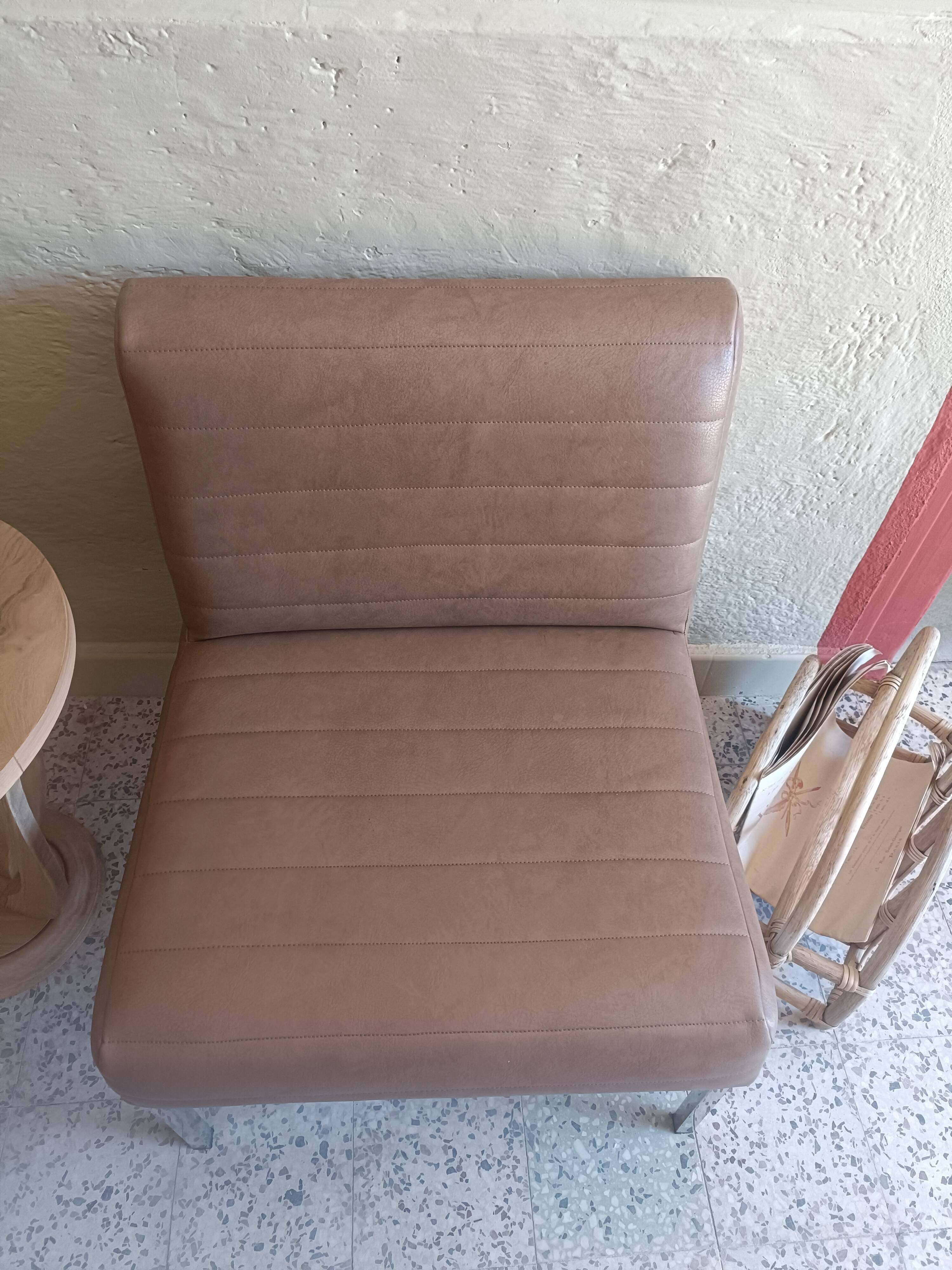 Chauffeuse fauteuil vintage en chrome/skaï