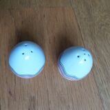 Egg-shaped salt and pepper shaker