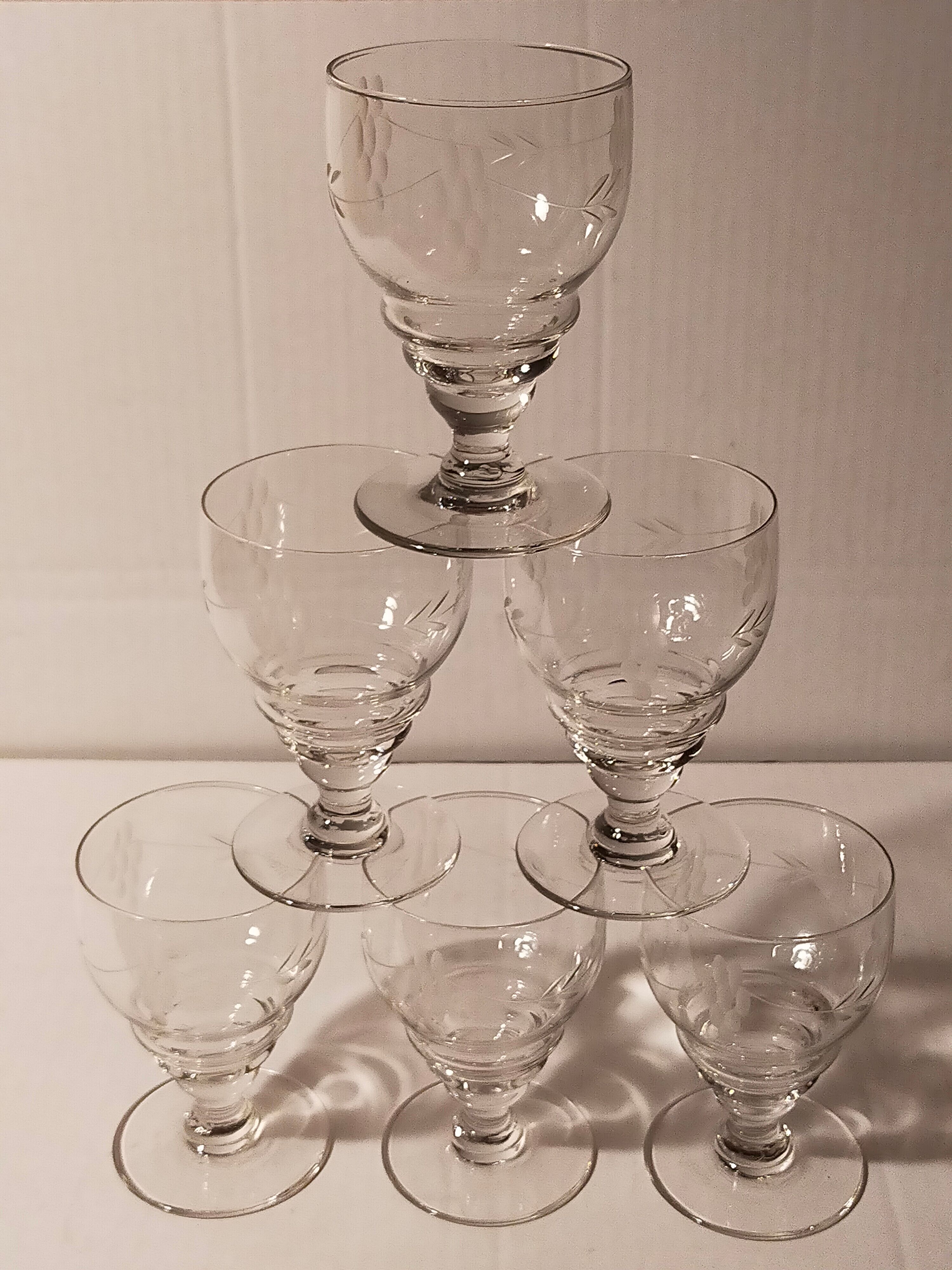 PRODUCT POP UP CHRISTMAS 2020 Six glasses with antique engraved feet