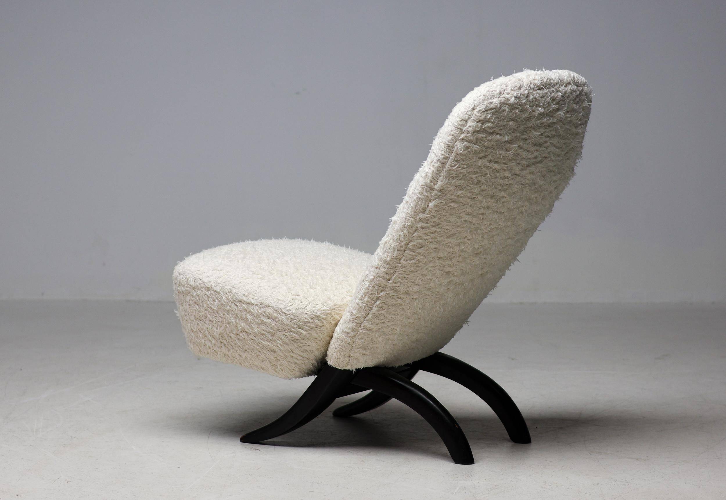 Congo chair by Theo Ruth for Artifort, white, mid-century modern.