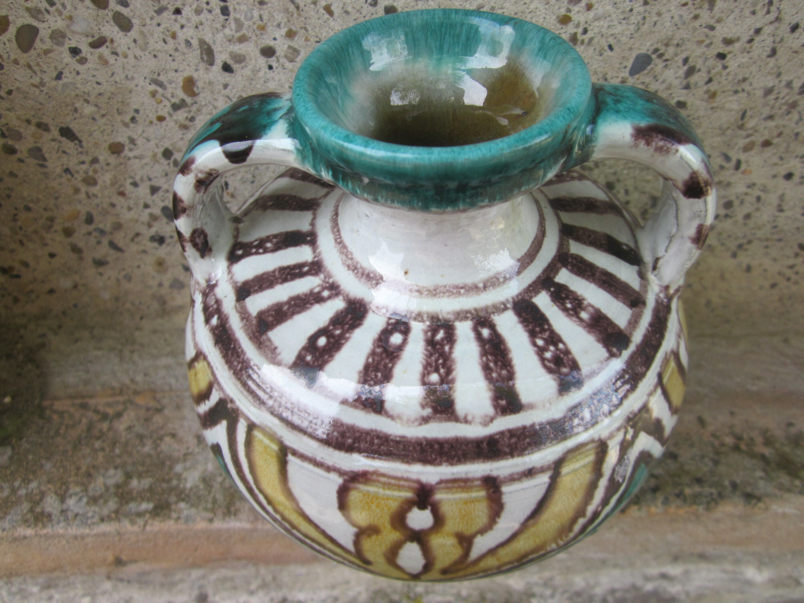 Coloured ceramic vase: arabesques, with Arabic inscription
