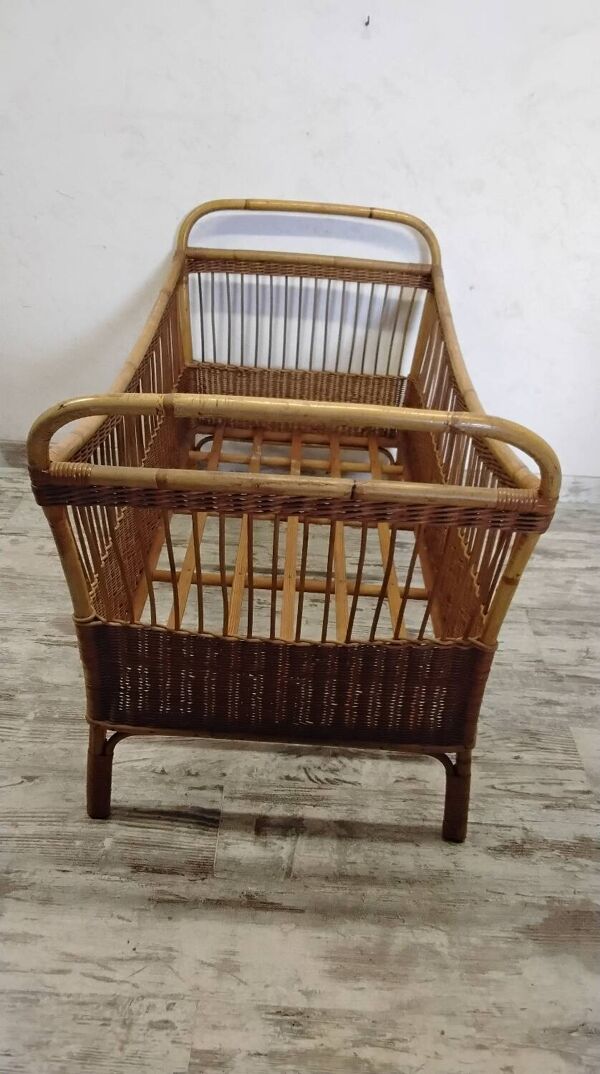 Lit enfant en rotin vintage