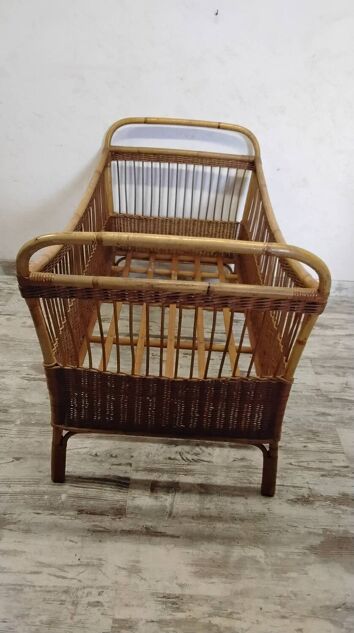 Lit enfant en rotin vintage