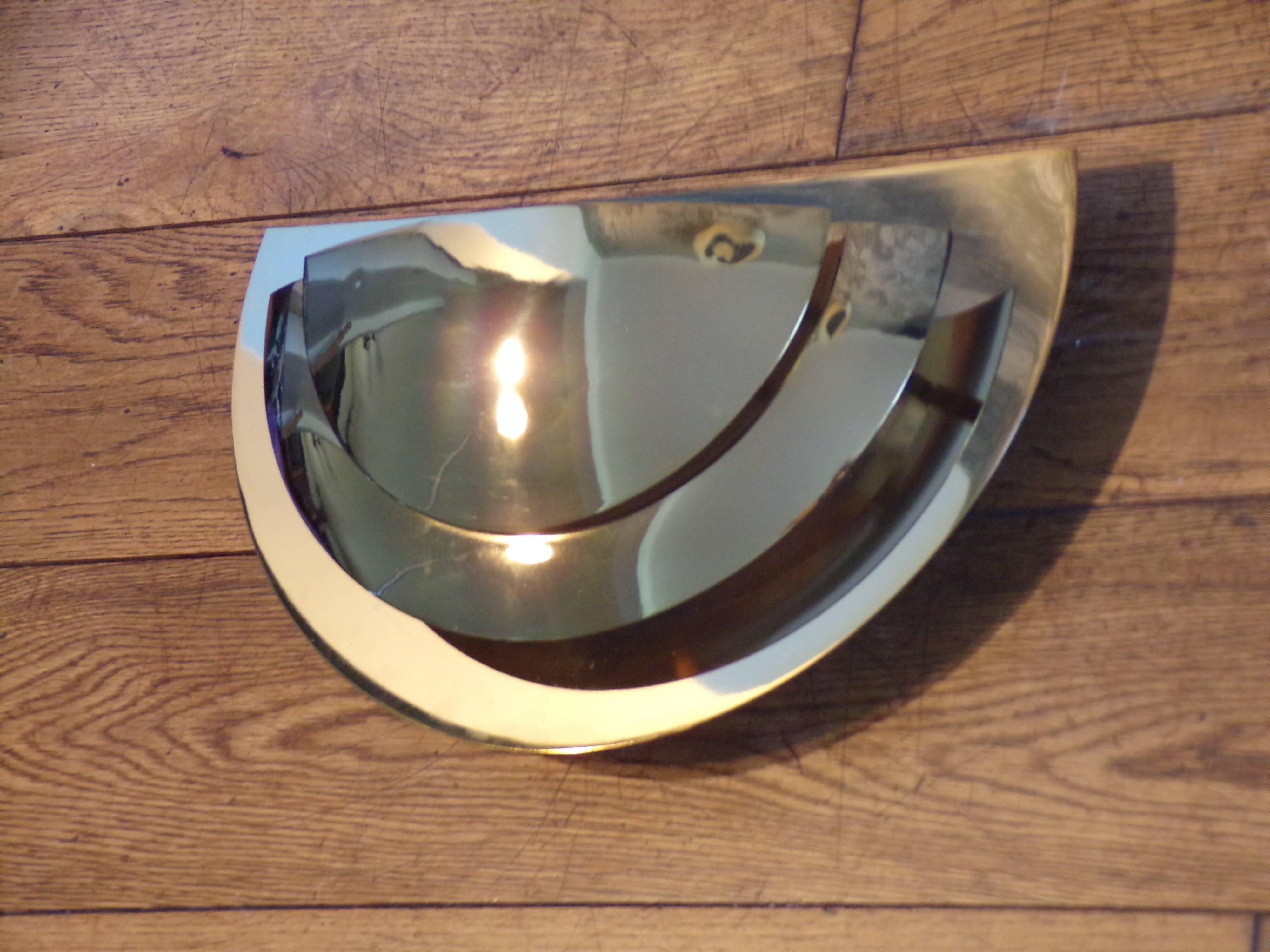 Fase gold metal wall light