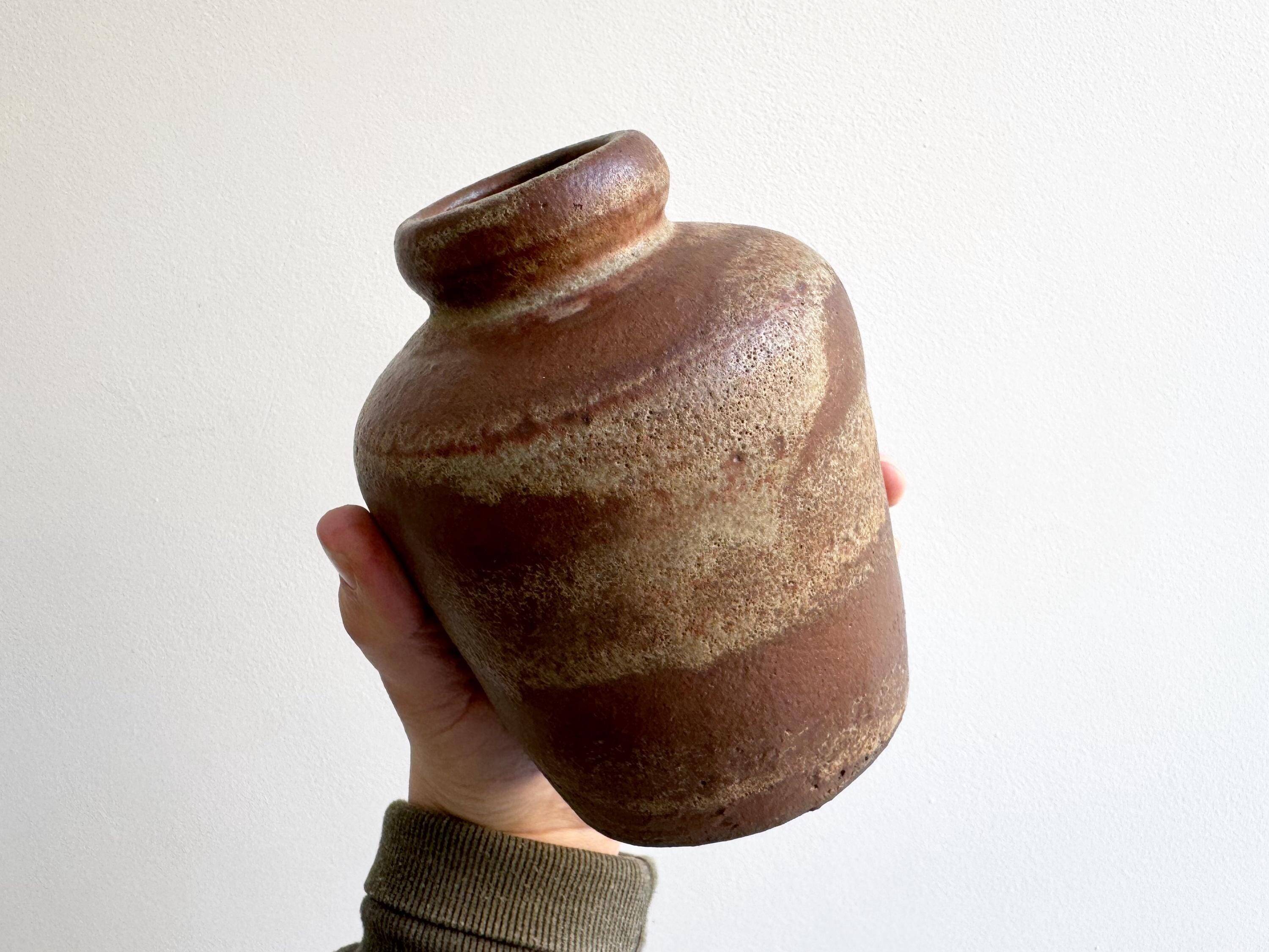 Petit vase en céramique vintage.