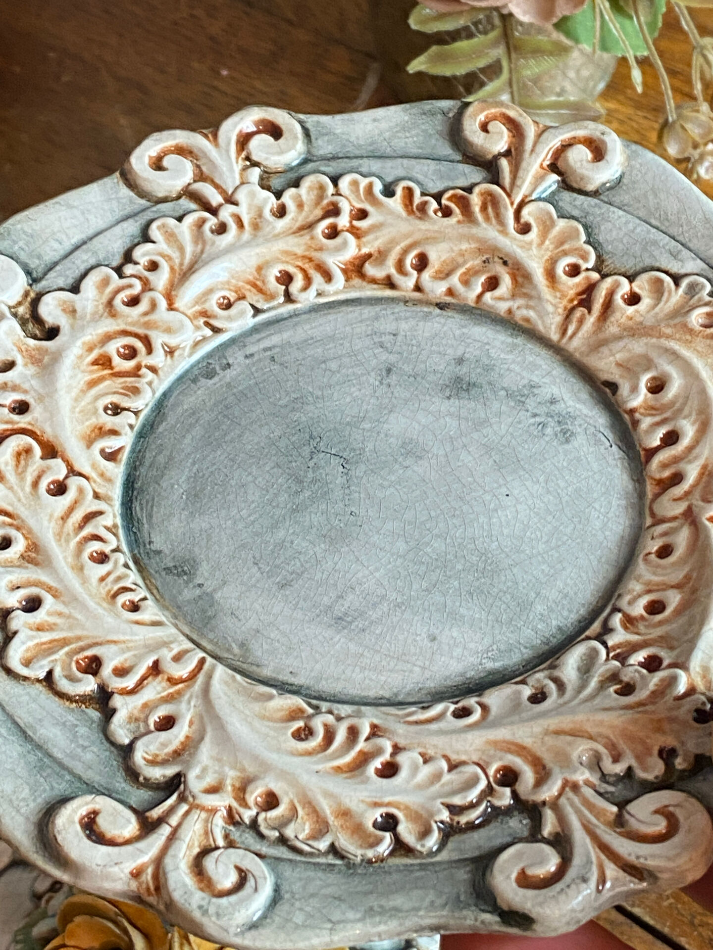 Bonbonnière in slipware