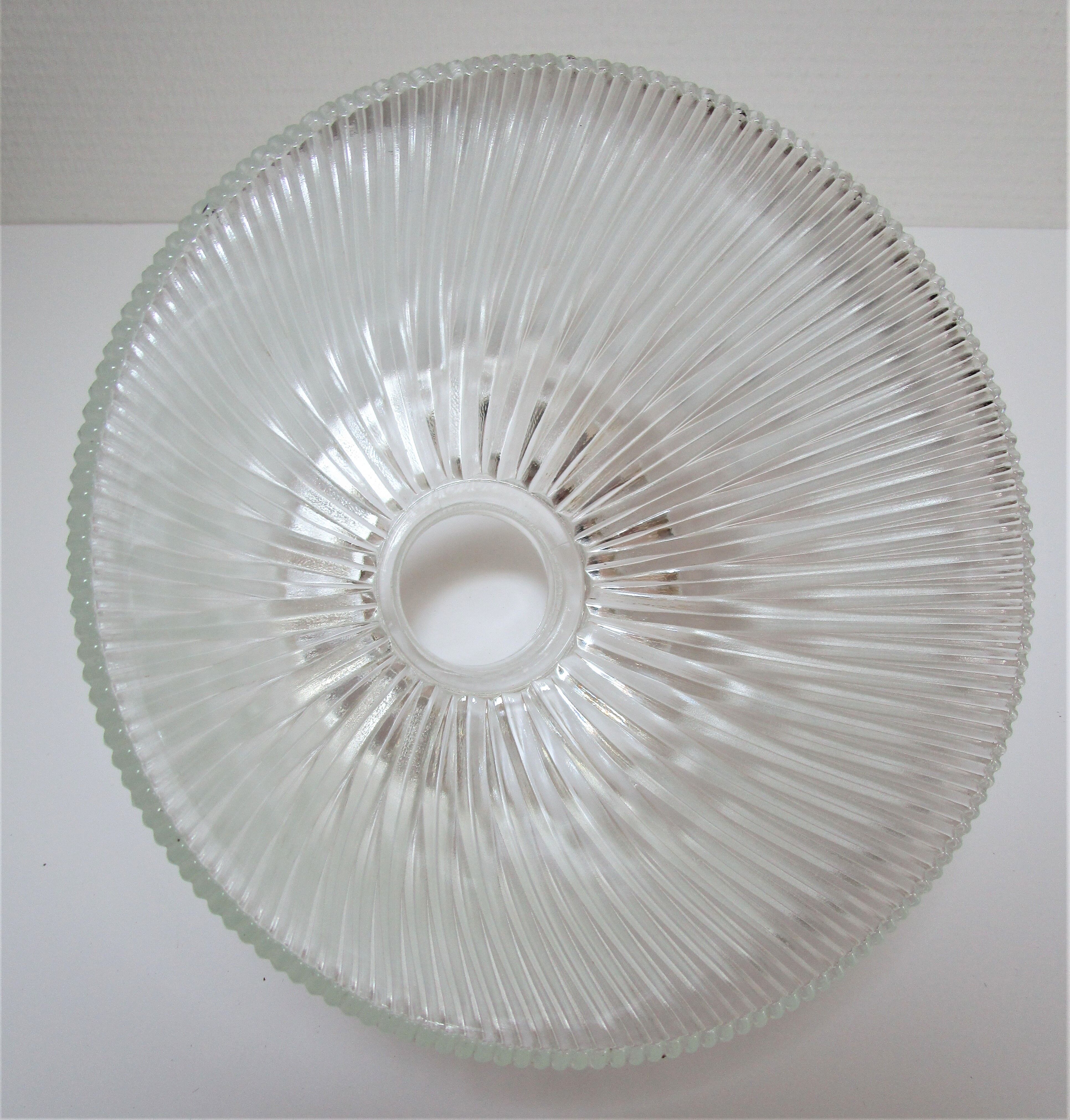 Suspension verre Holophane et laiton doré patiné vintage