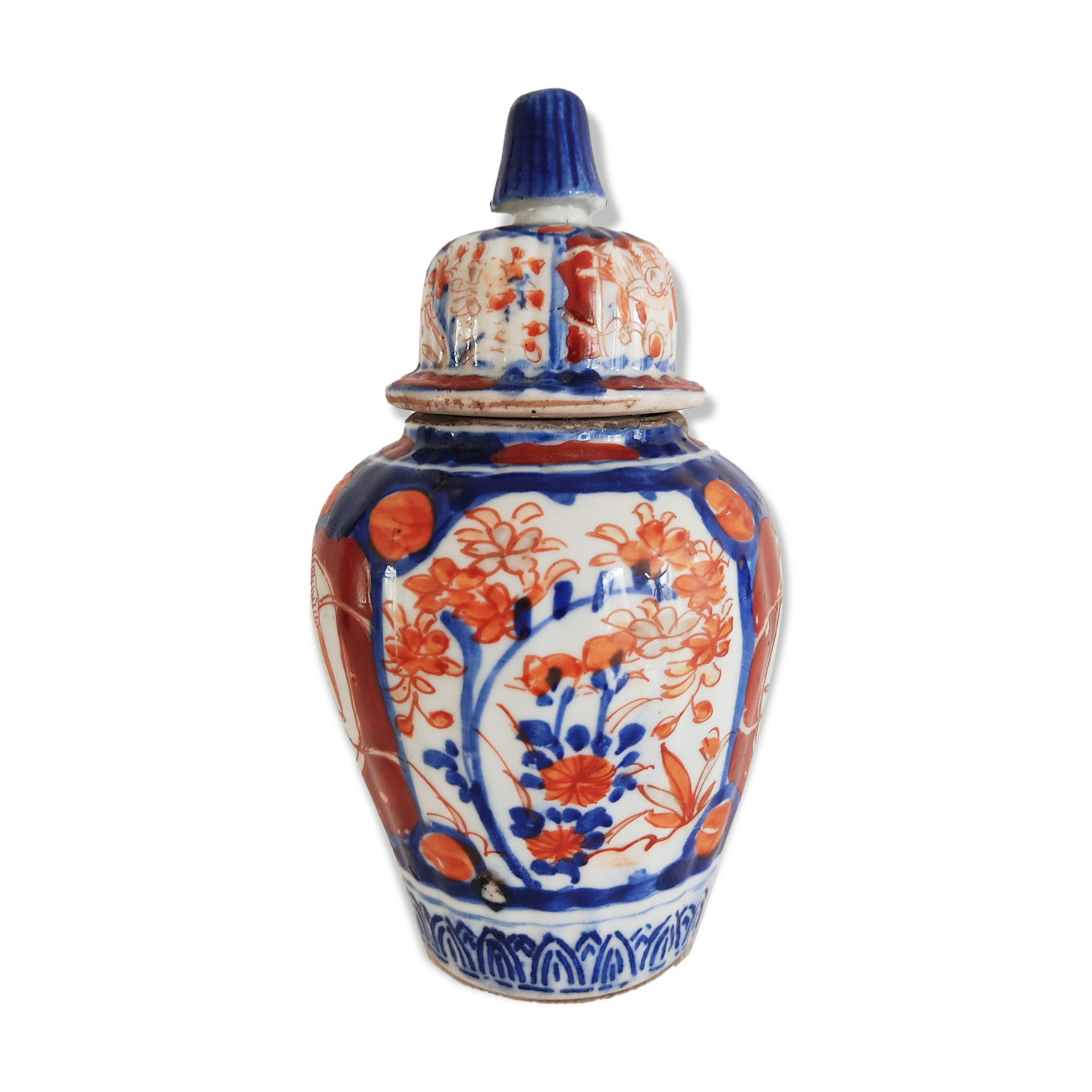 Covered vase Imari Japan 19th century