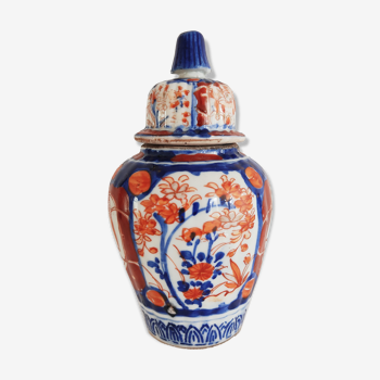 Covered vase Imari Japan 19th century