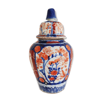 Covered vase Imari Japan 19th century