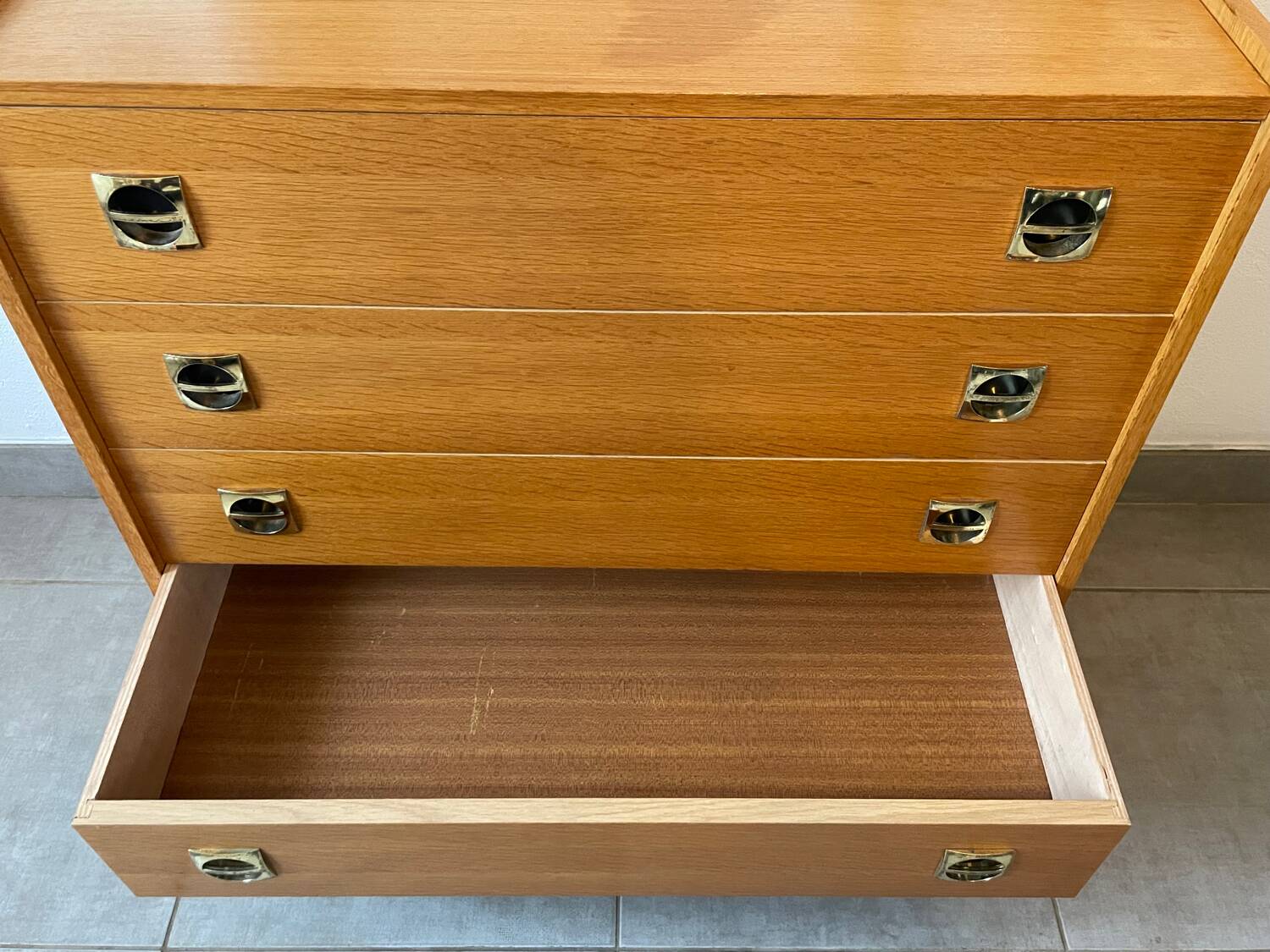 Vintage oak chest of drawers