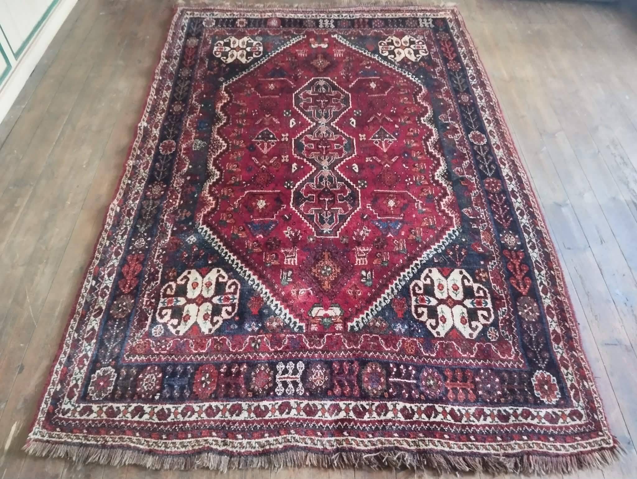 Handmade Persian Shiraz rug 265x173cm