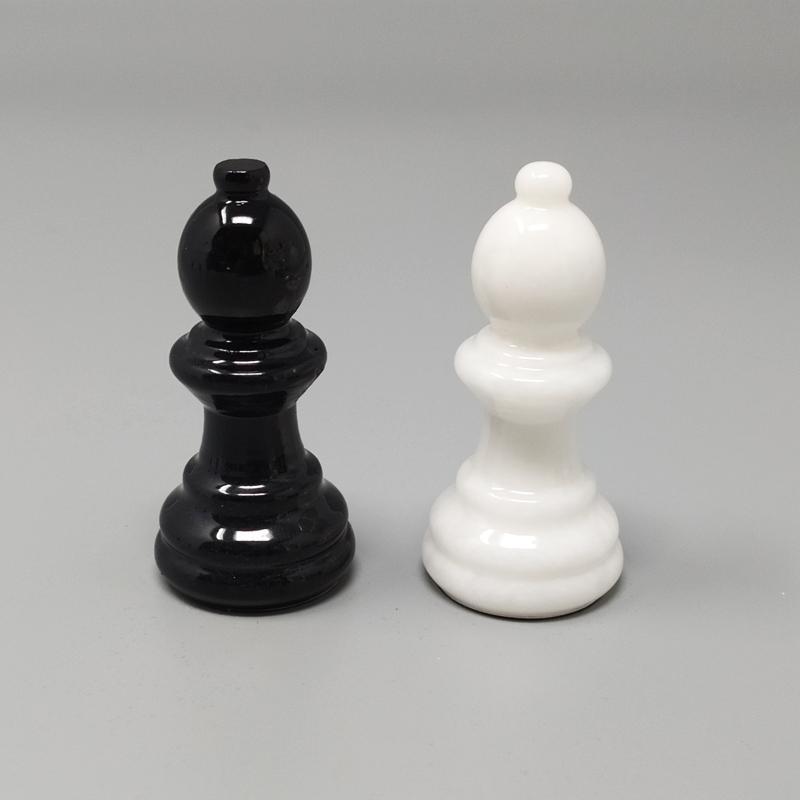 1970s Gorgeous Black and White Chess Set in Volterra Alabaster Handmade.  Made in Italy