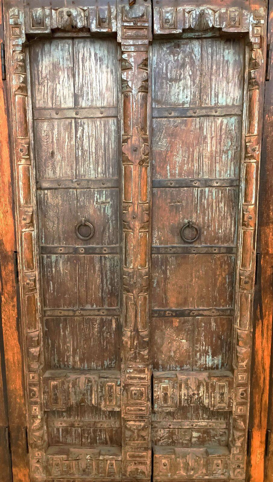 Ancienne Armoire penderie du Rajasthan - bois exotique, réalisée à partir de porte indienne antique