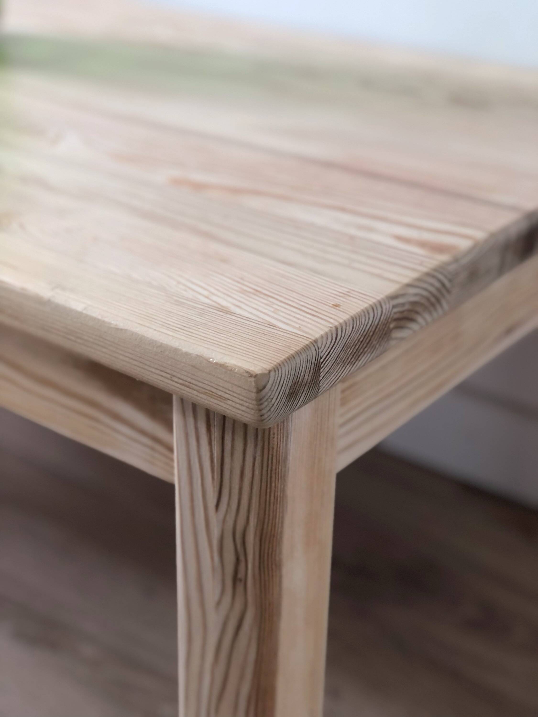 Farmhouse style coffee table, in solid pine
