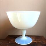 Coupe en opaline piédouche