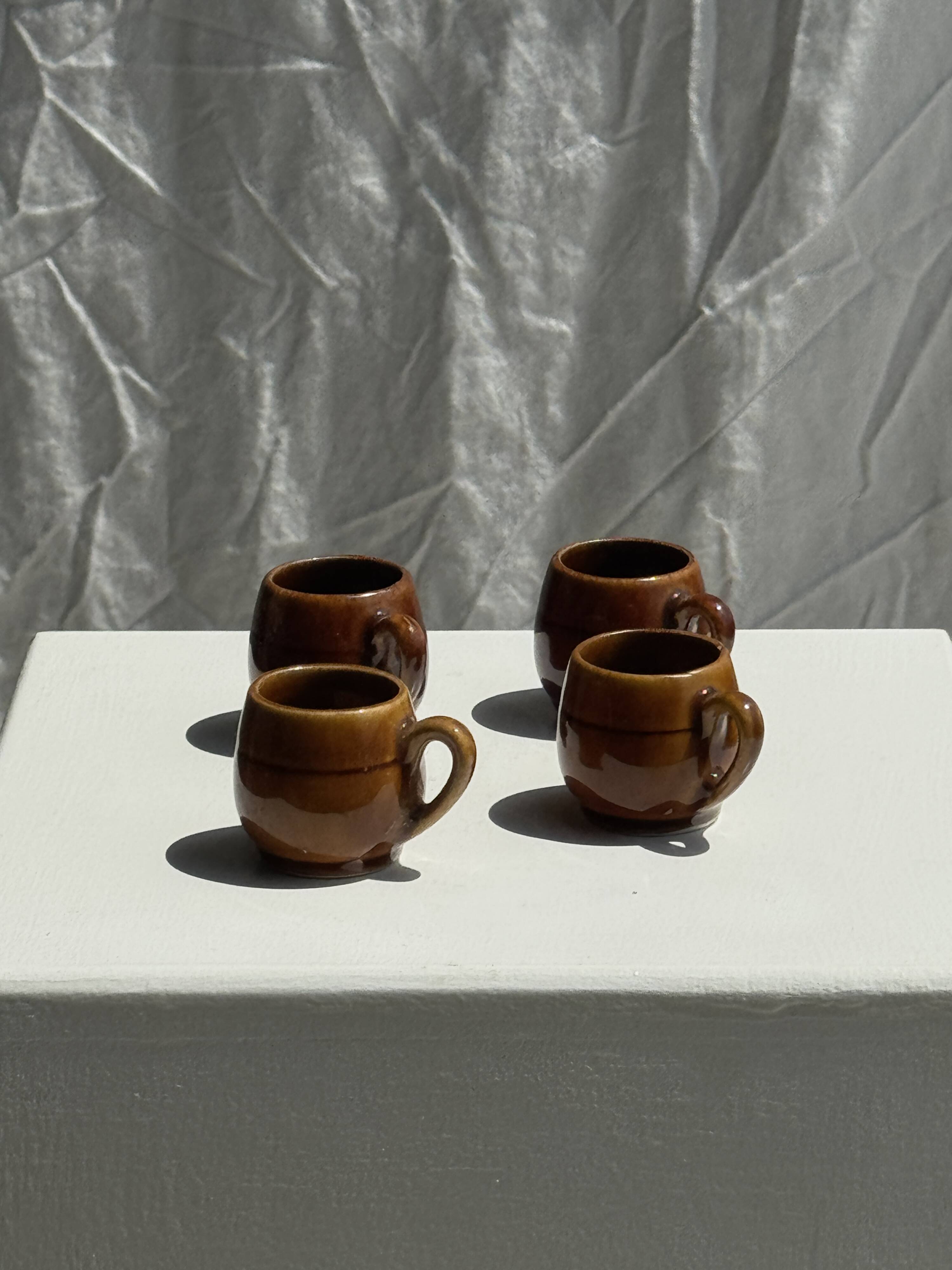 Lot de 4 mini tasses en céramique glacée