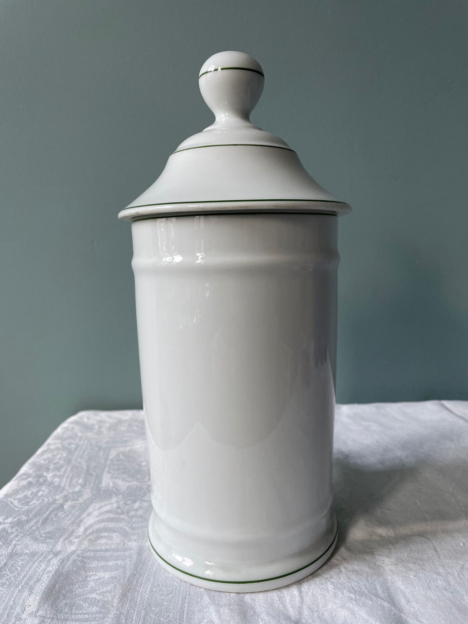 Medicine jar "Pervinca" in Limoges porcelain France
