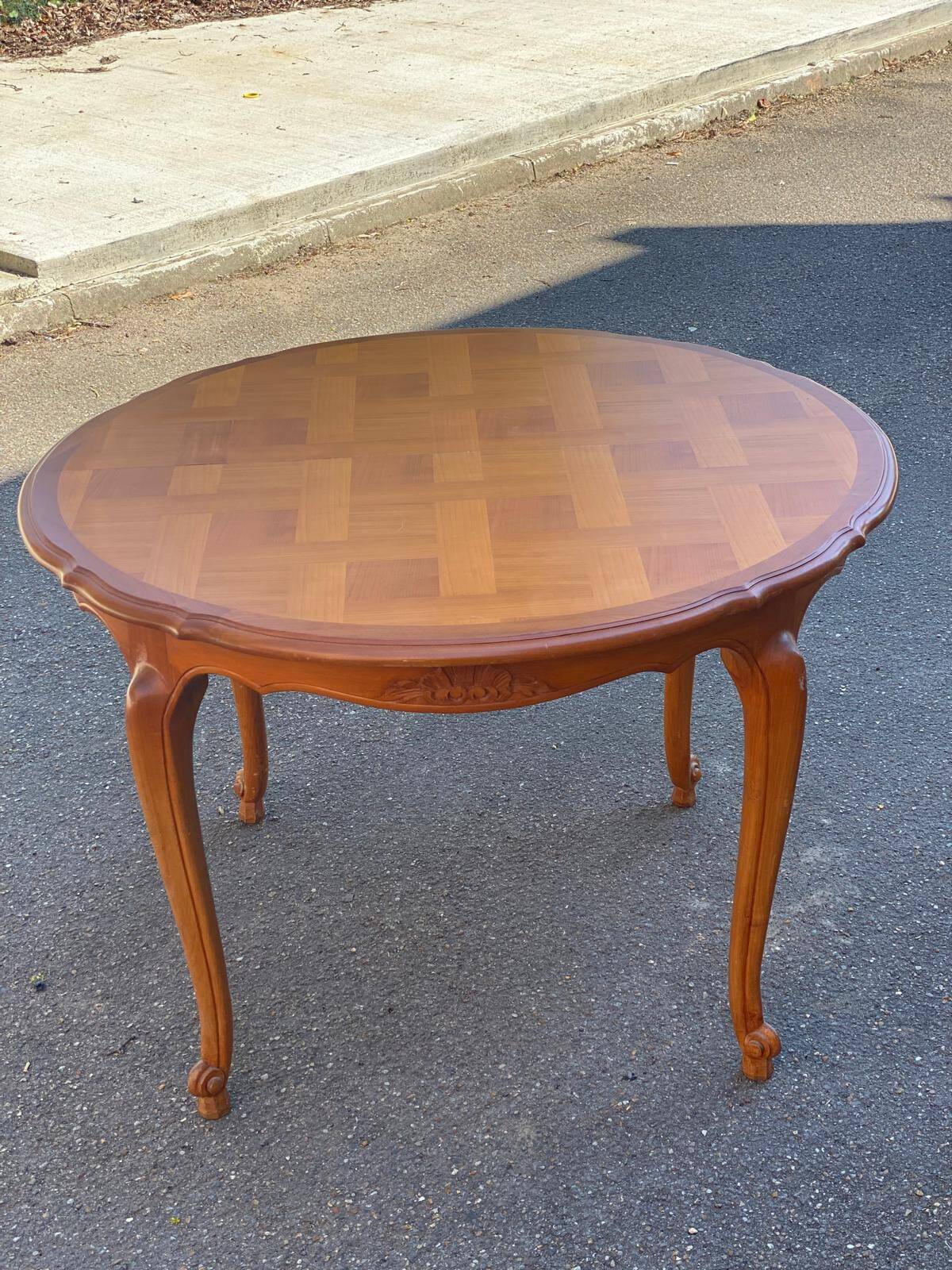 Louis XV oval extendable round table in solid wood and marquetry 160cm