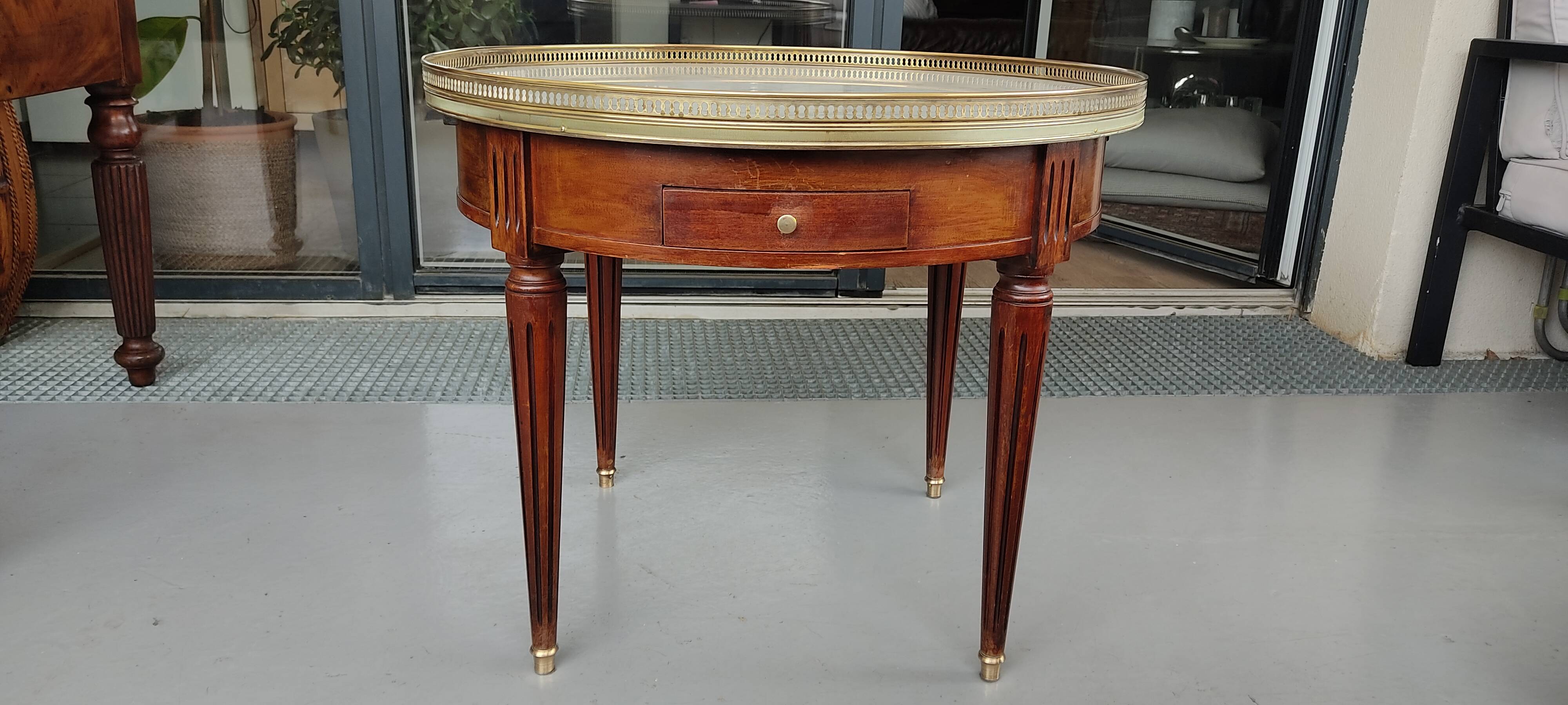 Hot water bottle coffee table