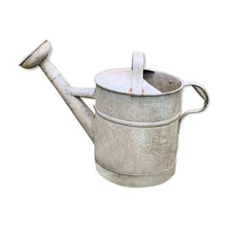 Zinc watering can