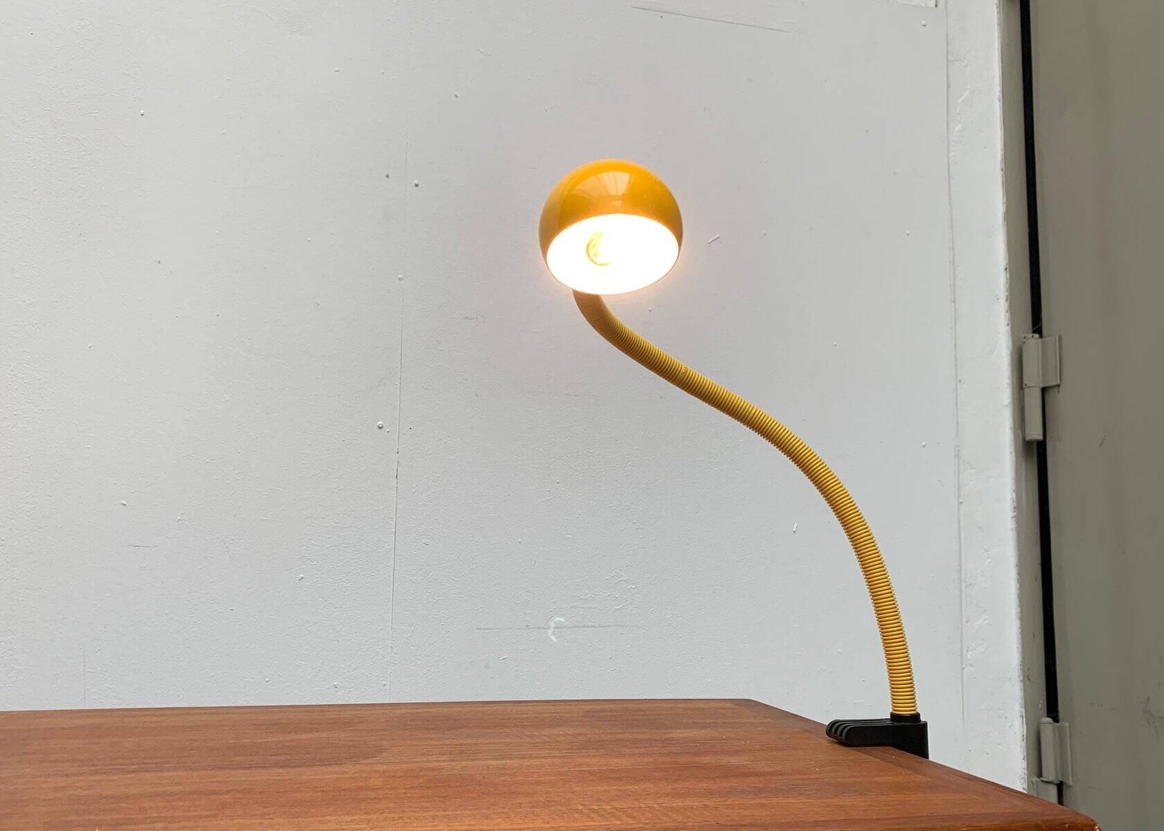 Vintage Italian space age table lamp Hebi by Isao Hosoe for Valenti Luce.