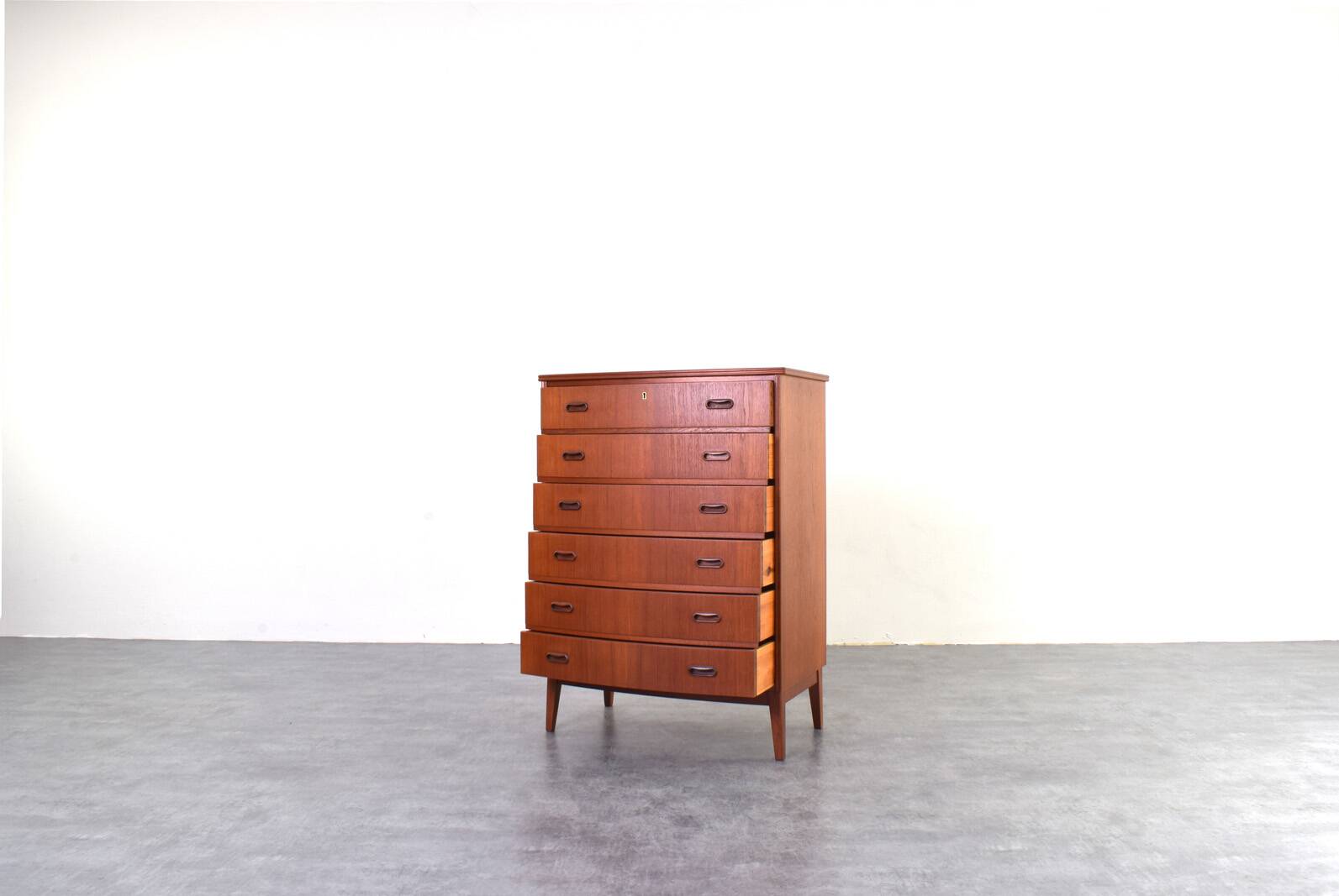 Commode danoise en teck du milieu du siècle, années 1960.
