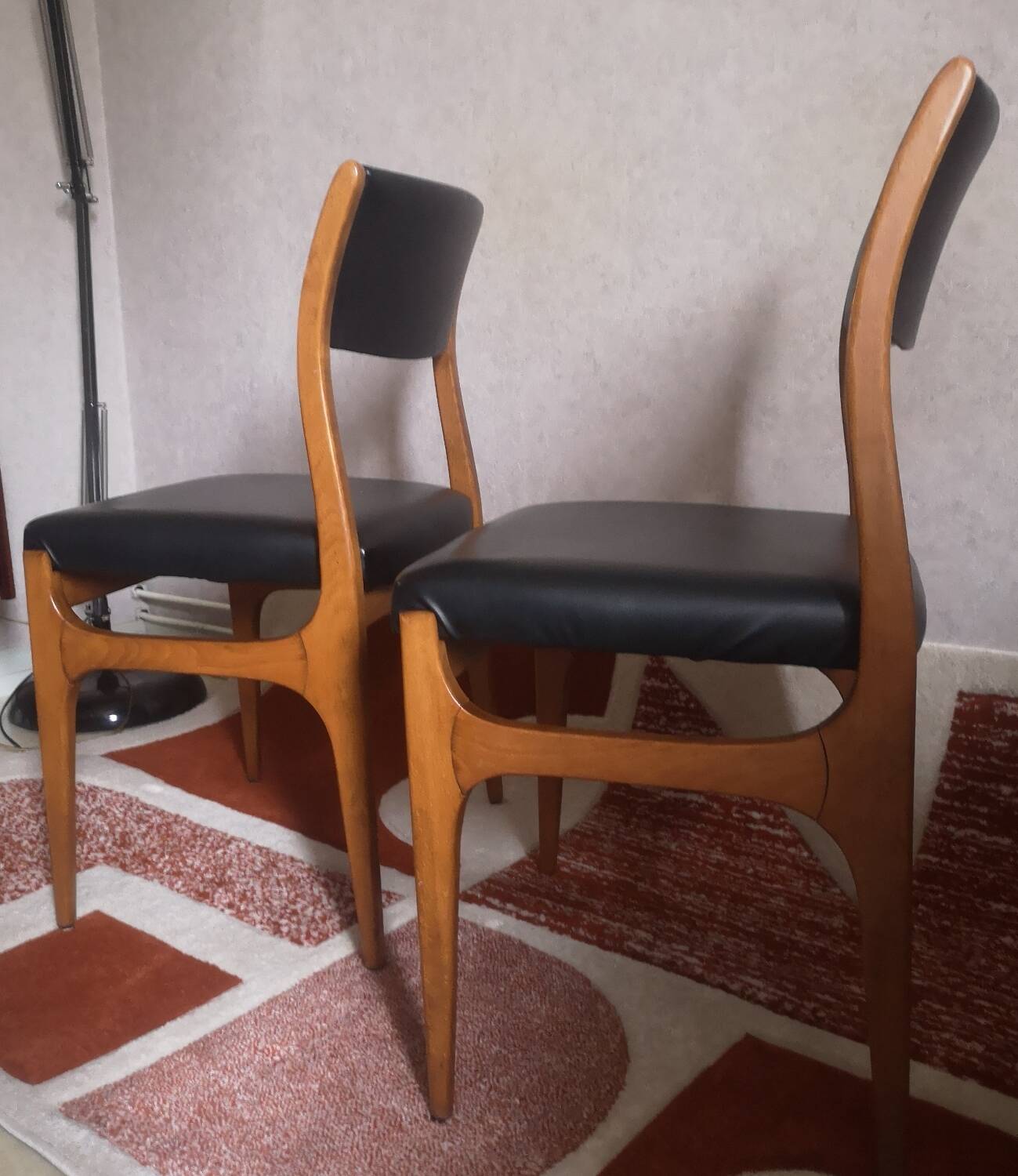 2 Scandinavian chairs