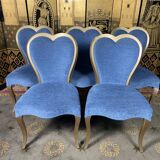 5 chaises velours bleu motifs cœurs