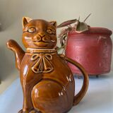 Cat teapot