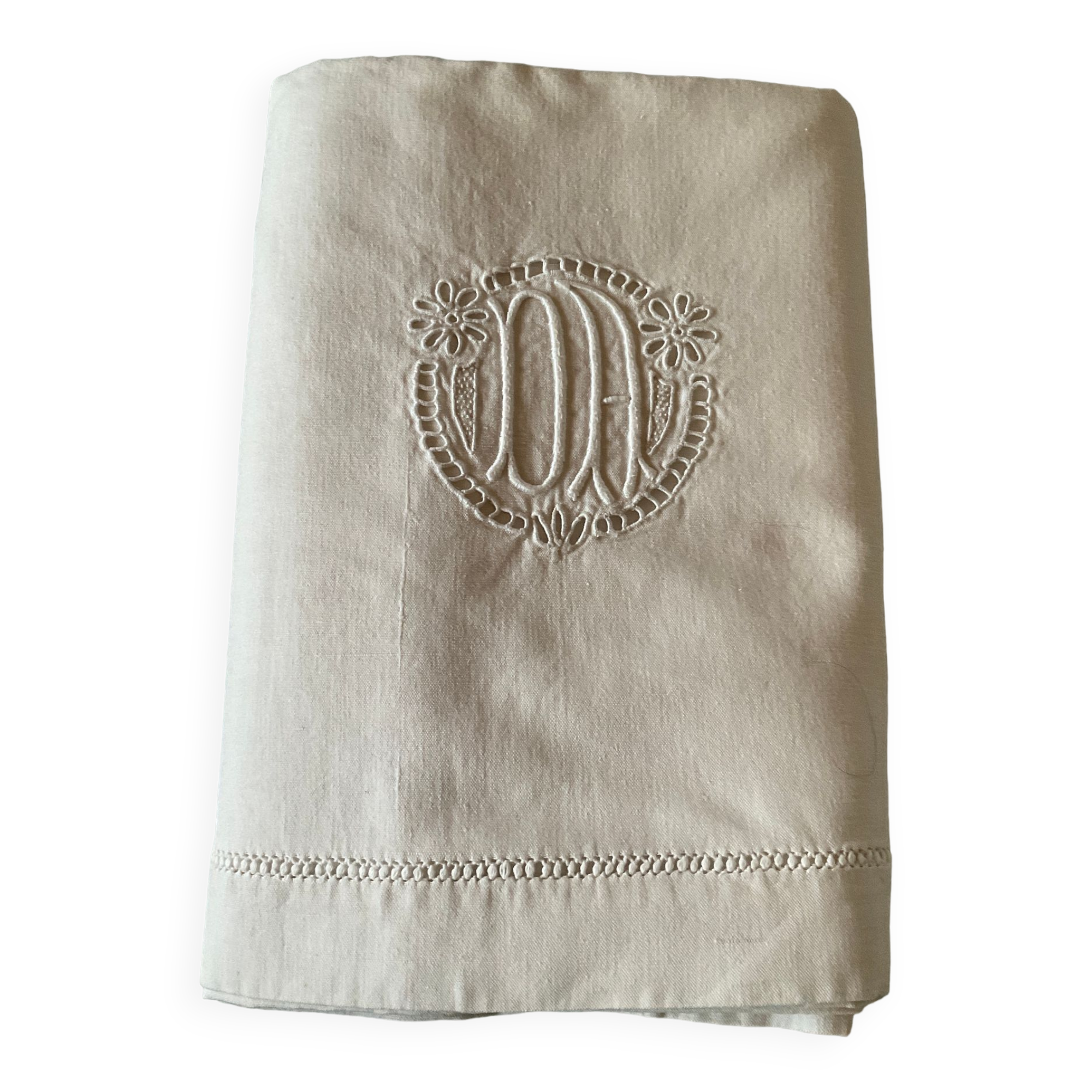 Old metis cloth. embroidered da monogram. n13°