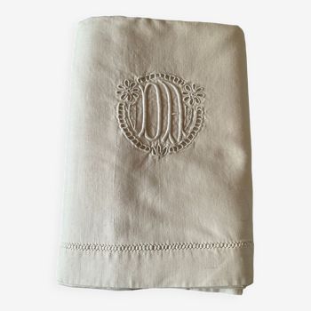 Old metis cloth. embroidered da monogram. n13°