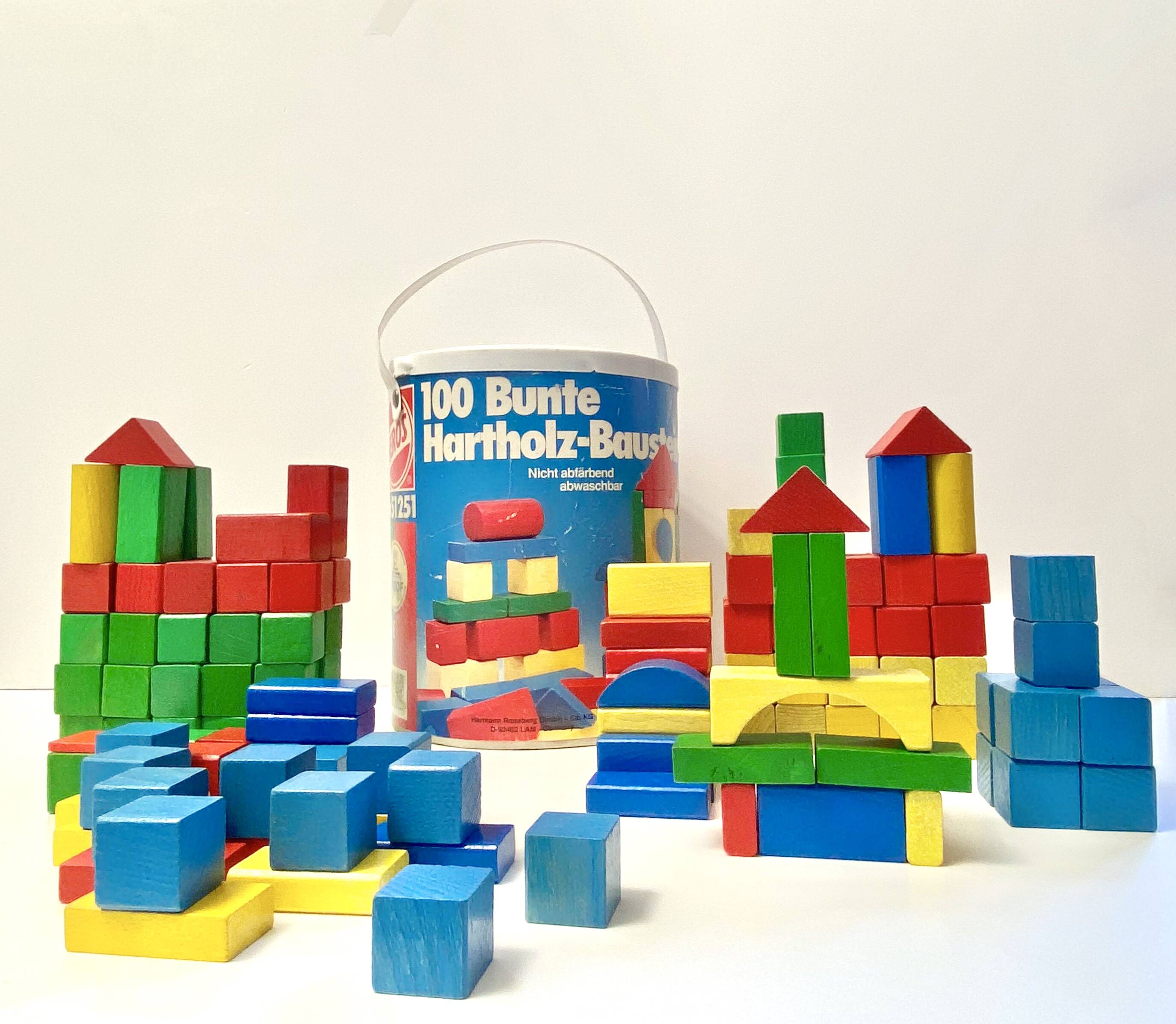 Old wooden construction game in its barrel - 178 colored cubes - heros
