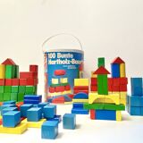 Ancien jeu de construction en bois dans son baril - 178 cubes colorés - heros