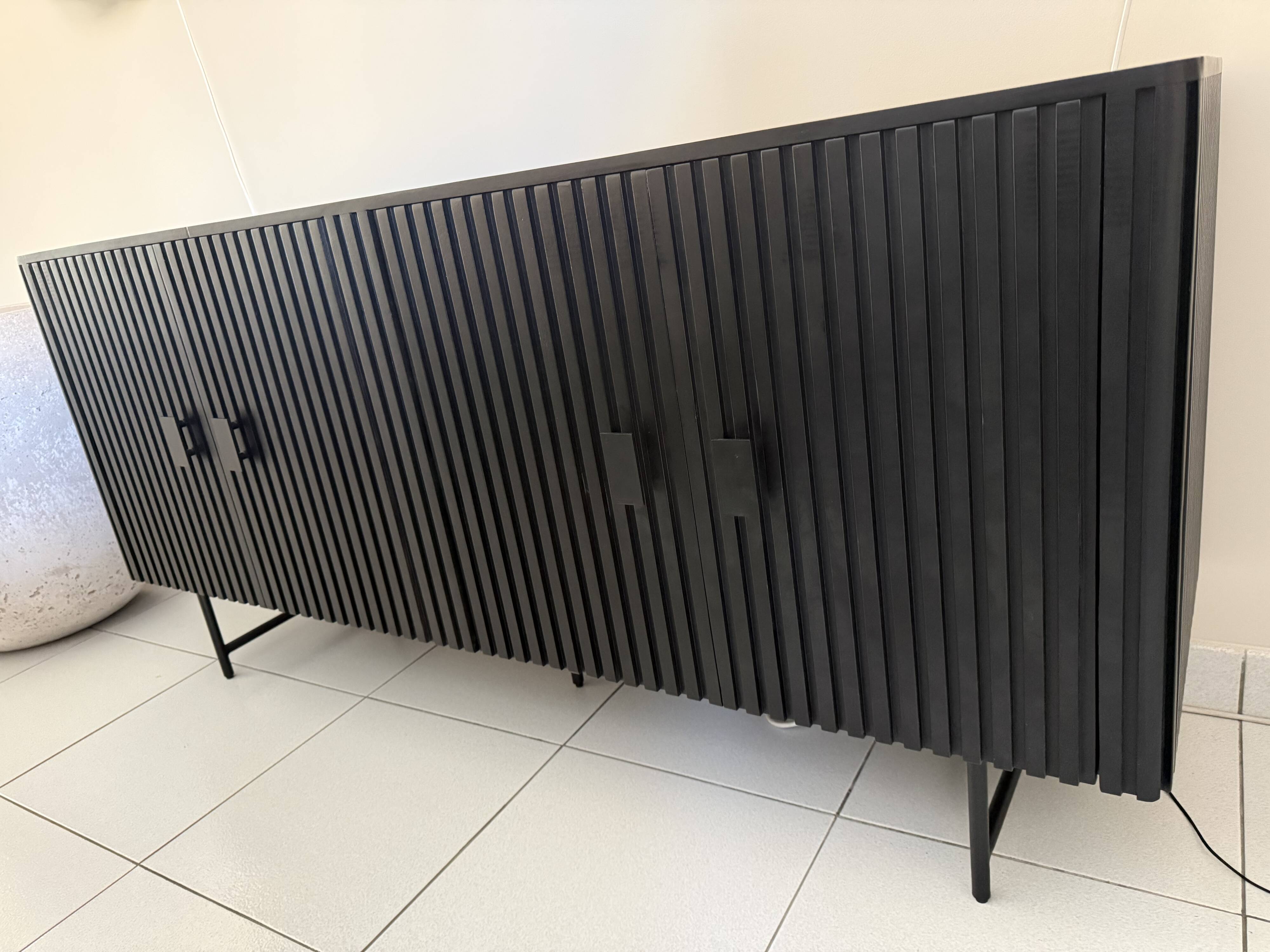 Buffet / black fluted wooden sideboard 170 x 80 cm