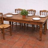 4 rustic farmhouse chairs made of wood and straw