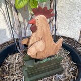 Mechanical wooden hen