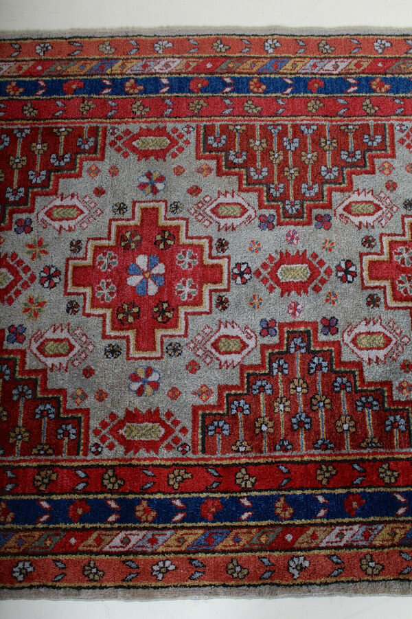 Tapis à franges caucasien du XXe siècle