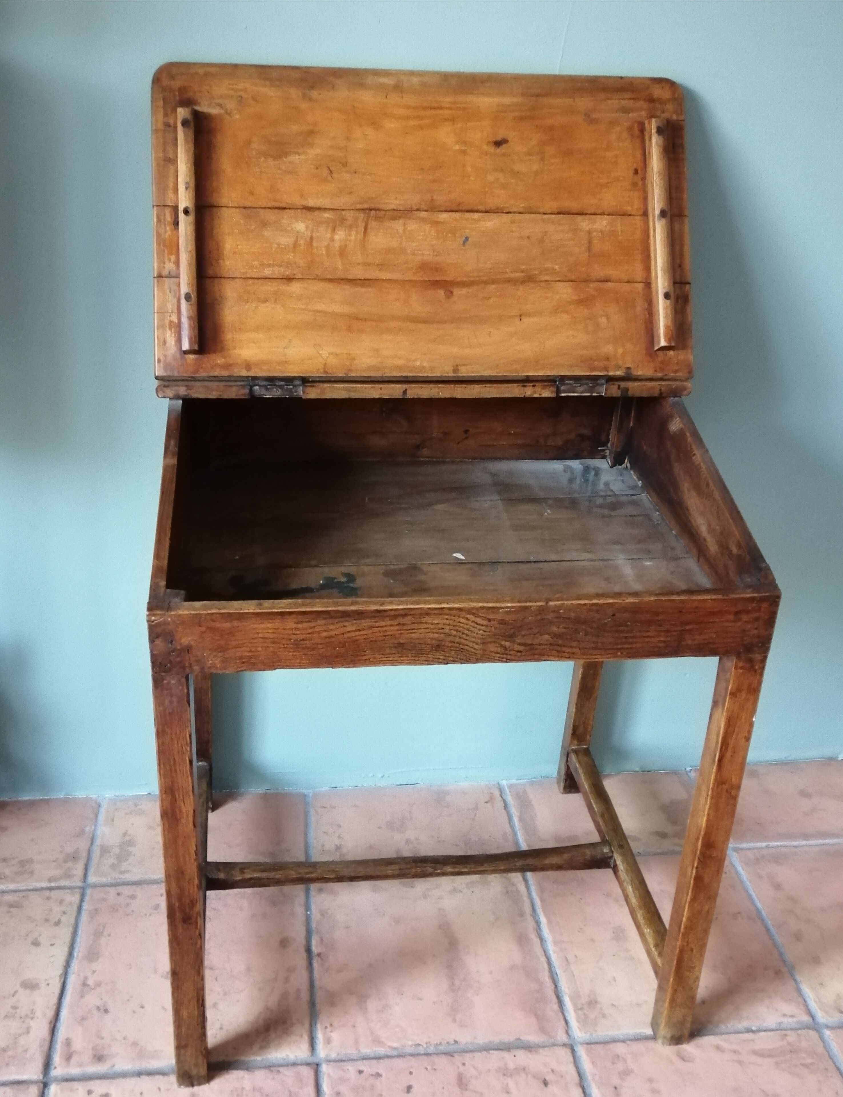 Pupitre d'écolier ancien