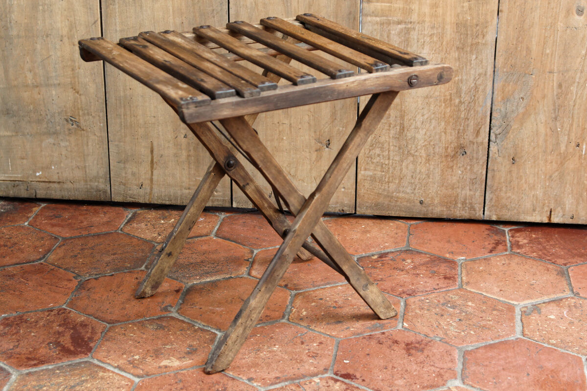 Children's folding chair