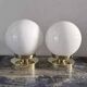 Paire d’appliques globes en opaline blanche