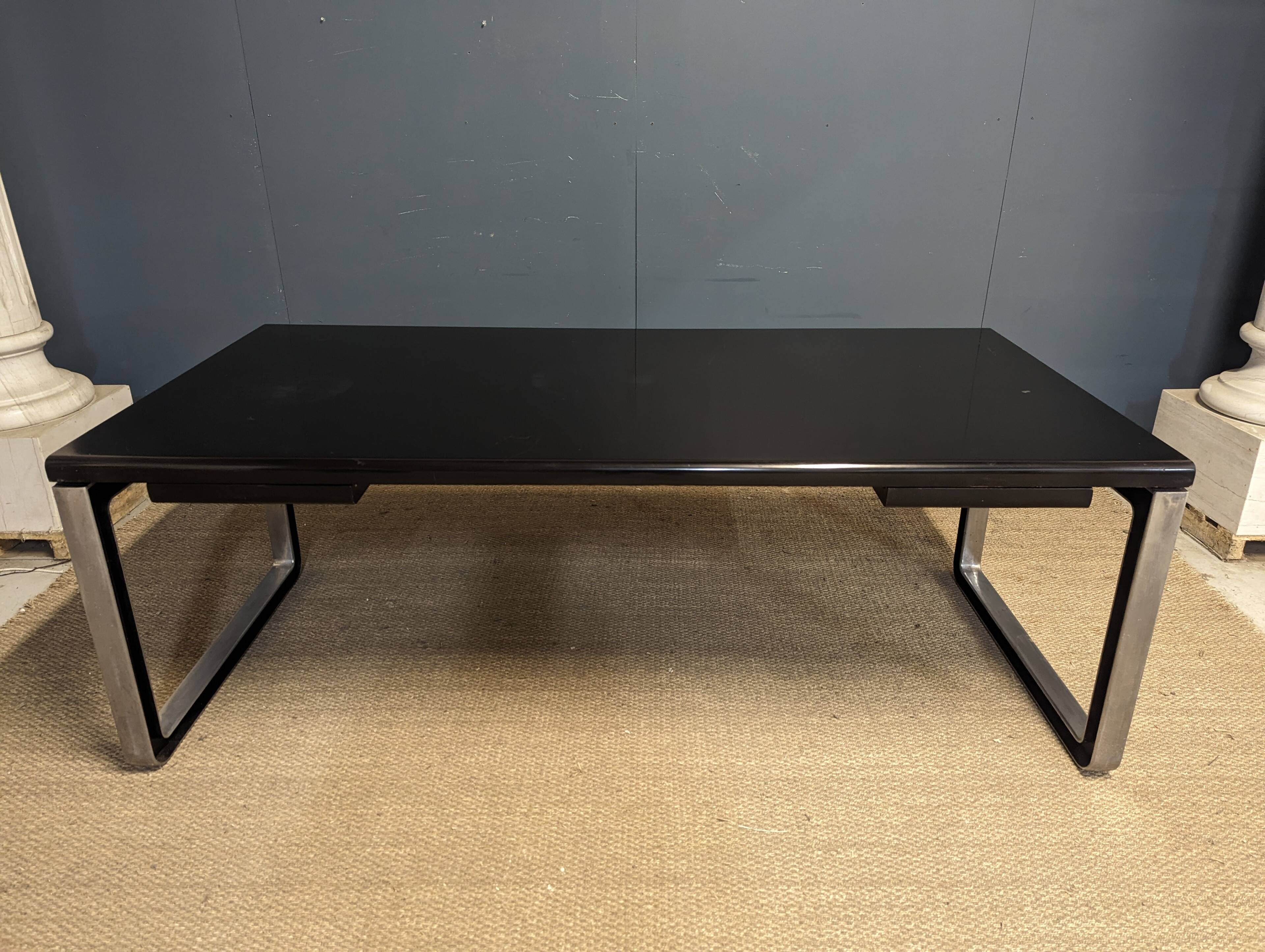 Bureau Tecno T333 par Eugenio Gerli et Osvaldo Borsani