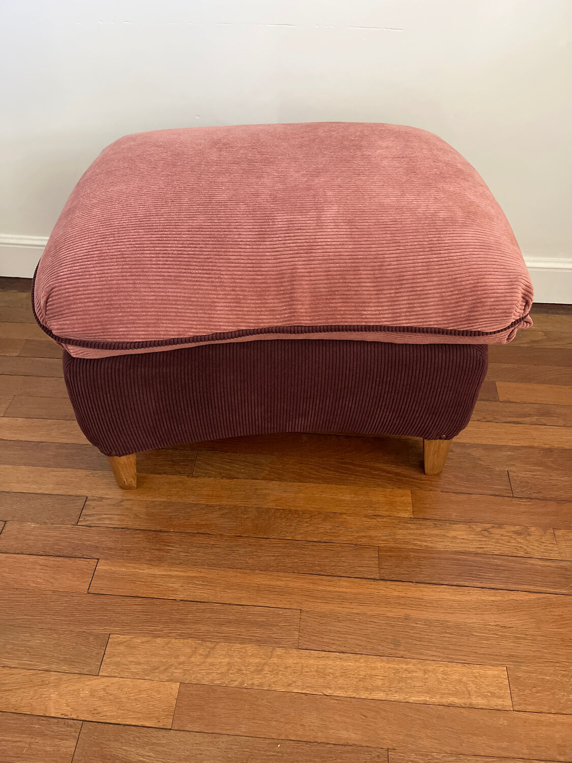 Siège, pouf vintage en velours côtelé rose et violine