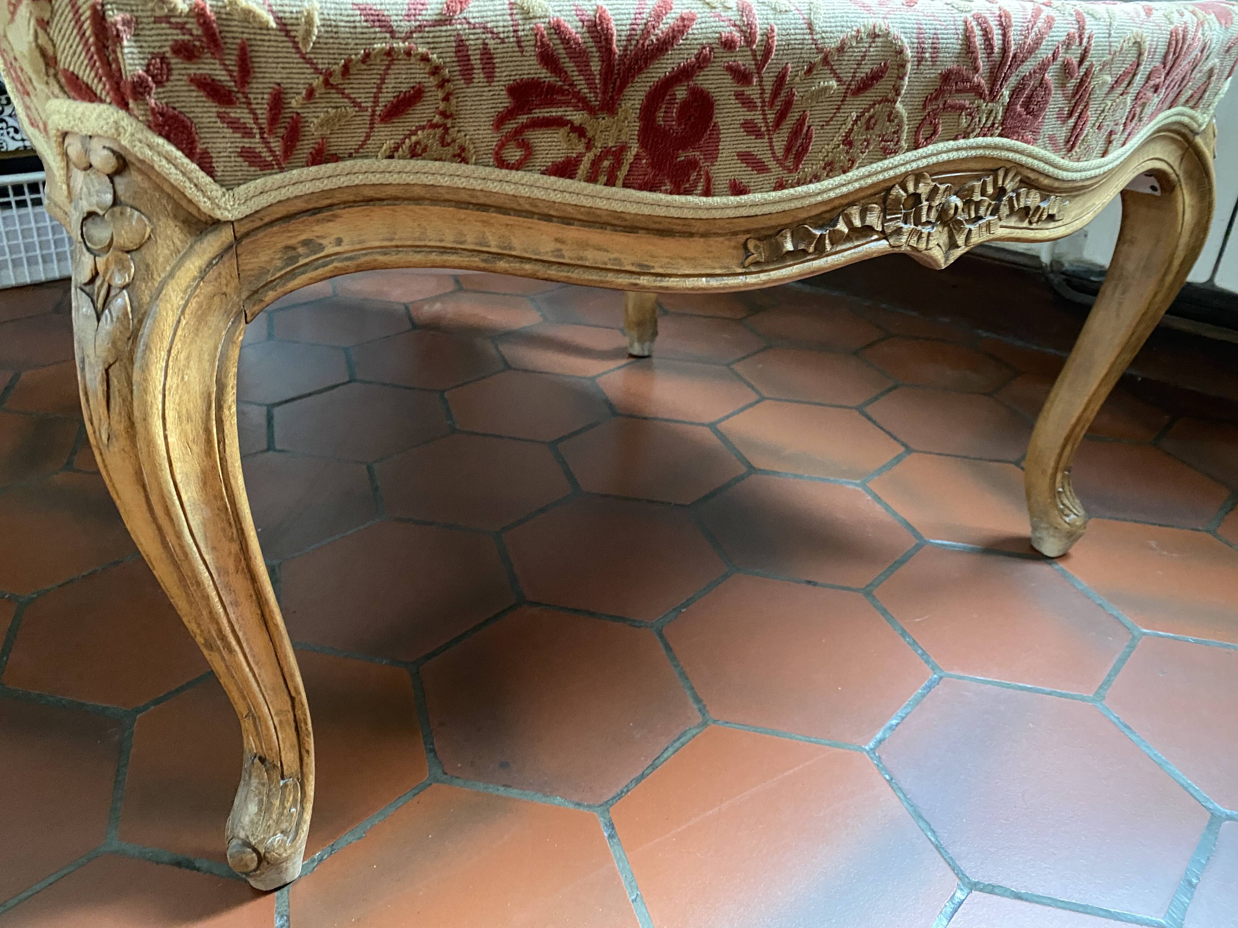Queen's armchairs XIX