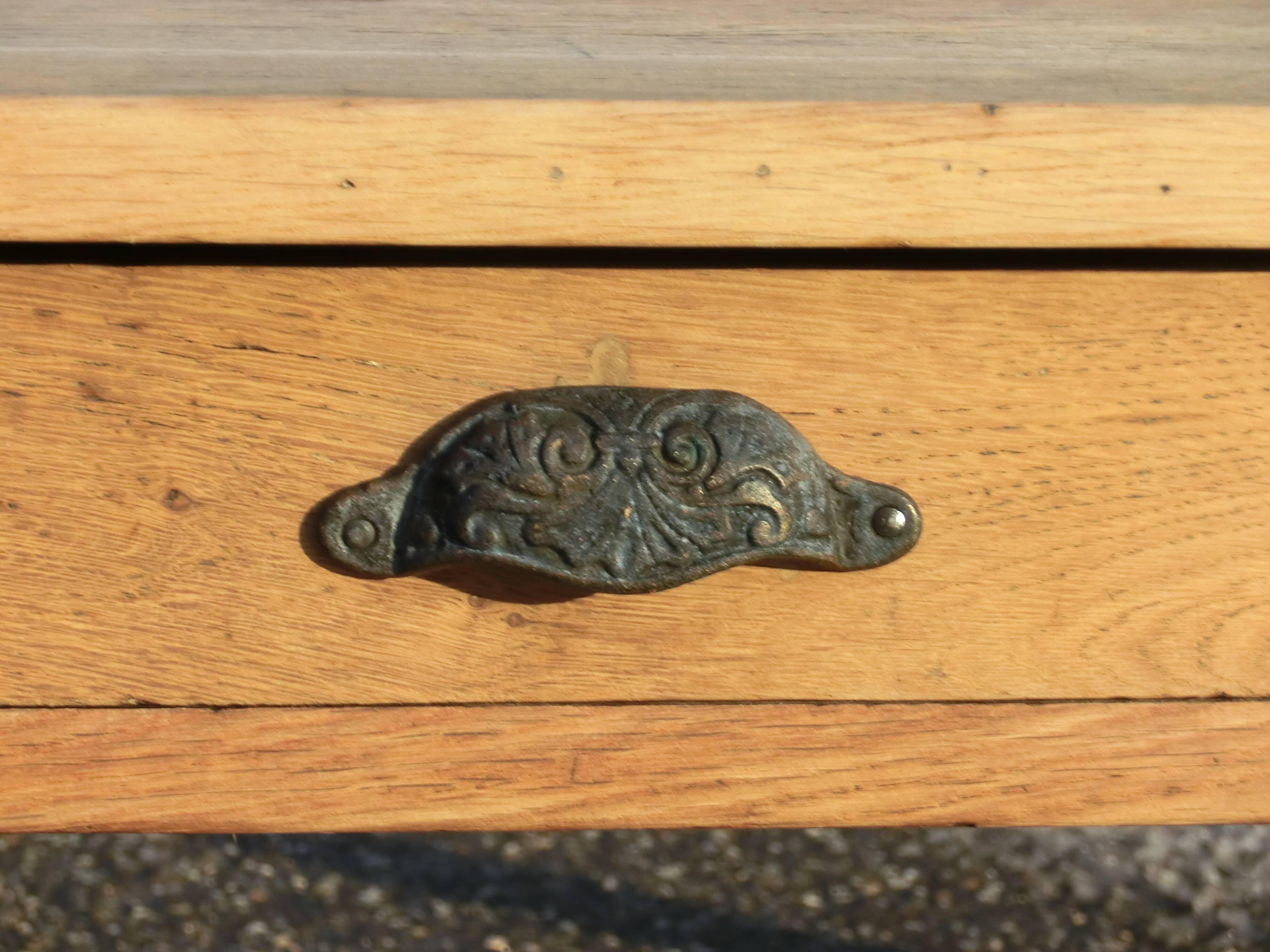 Superbe ancienne table basse de ferme en chêne massif