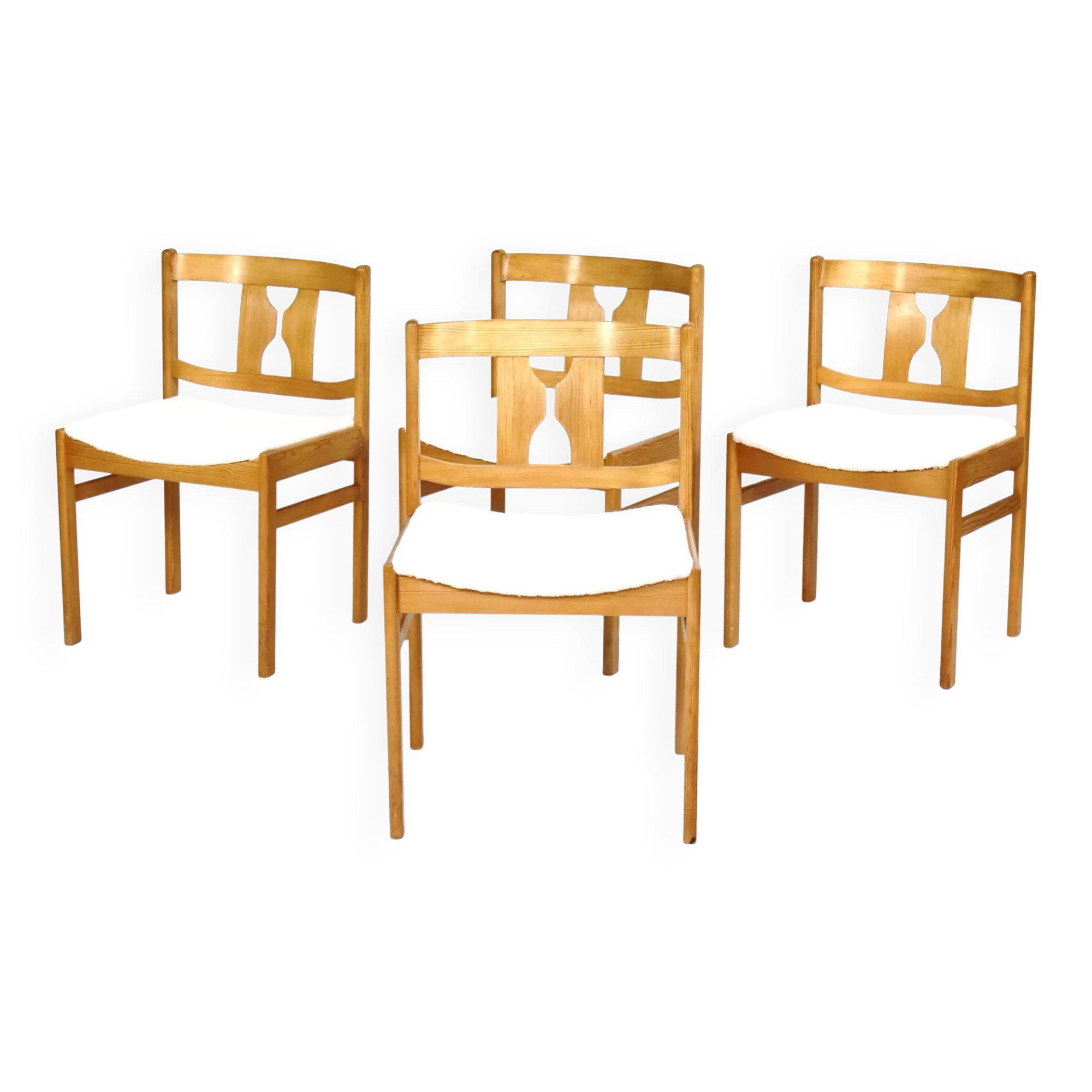 Série de quatre chaises en pin années 60
